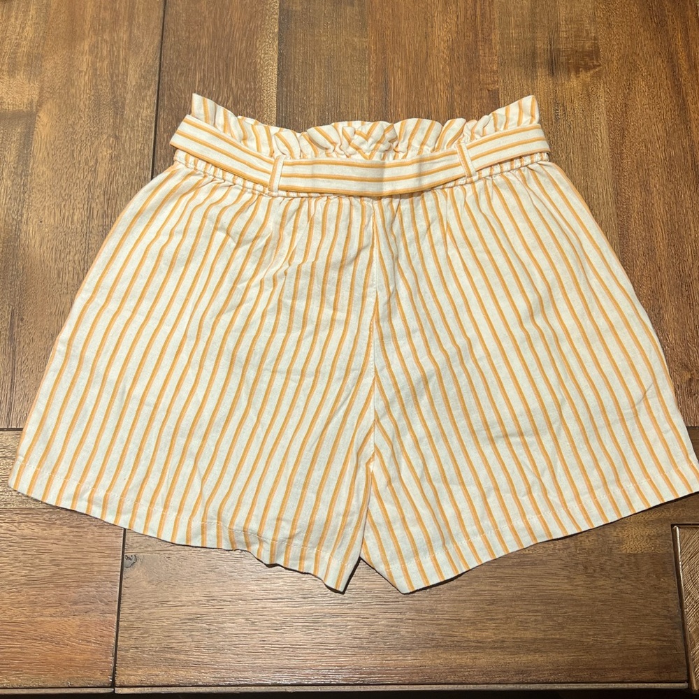 New Roxy shorts - Picture 2 of 3